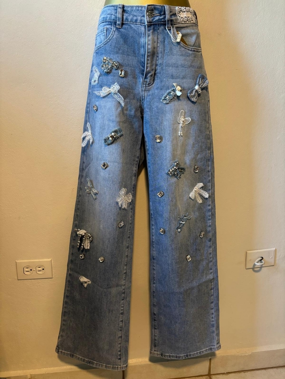Embellished Light Blue Wide-Leg Women's Jeans